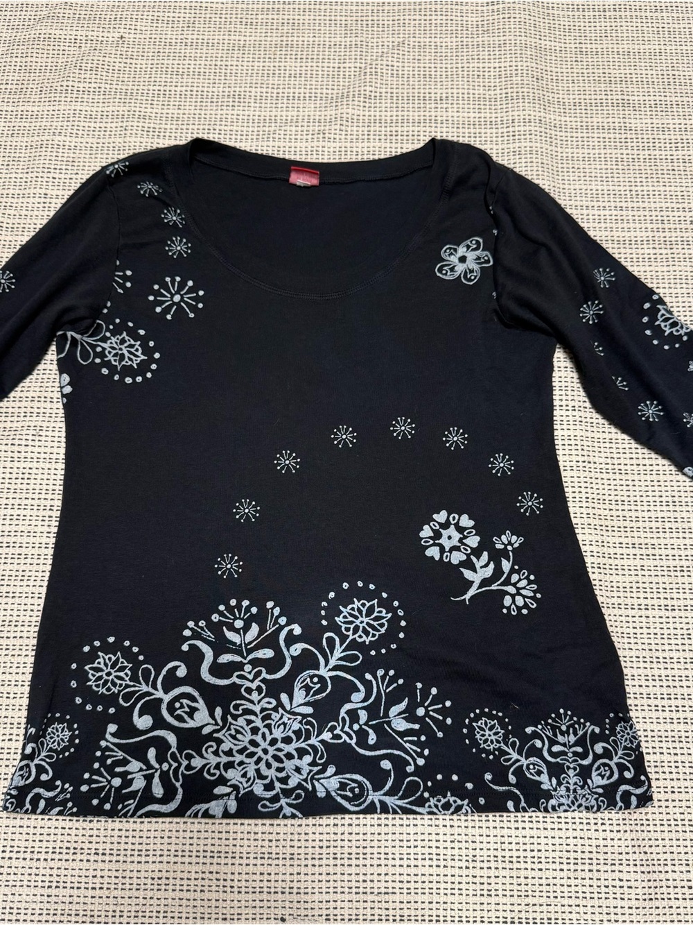 3/$20🍁SALE! Woman’s black/ gray cotton Y2K floral print 3/4 sleeves